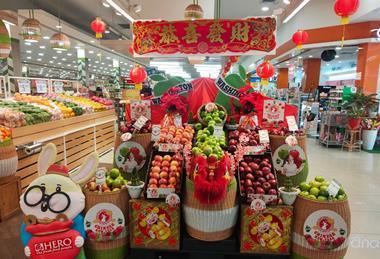 Washington Apples LNY display in and Indonesian supermarket in 2023