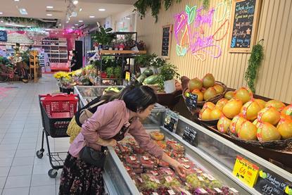 Vietnam retail consumer imported fruit Tops Market Fruitnet