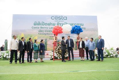 Marc Werner shakes hands with Alounxai Sounnalath Governer of Champasak Province