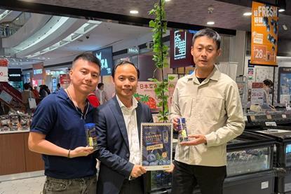 Ammala Saenchonghack, Consul General of The Lao Peoples Democratic Republic (centre) welcomes the arrival of Laotian bluberries to Hong Kong Tung Shing Fresh Fruit