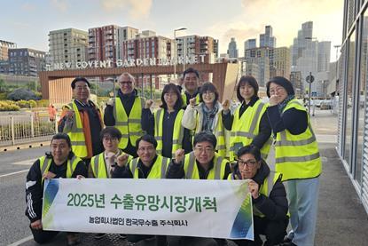 The Korean growers visited NCGM in the early hours of 8 May