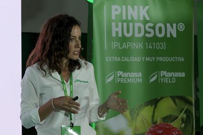 Elisa Pérez speaking at Planasa's Genetics Forum