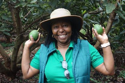 Auskunftsfreudig: Grace Ngungi teilt ihre Leidenschaft für den Avocado-Anbau gerne in den Sozialen Medien.