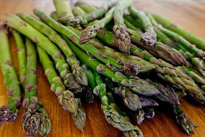 gruener spargel