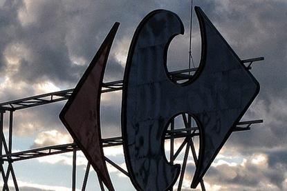 Carrefour sign clouds