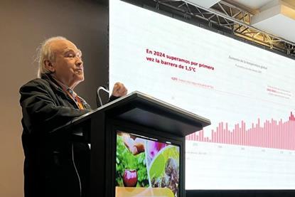 Professor Fernando Santibáñez, speaking at the First International Fruit Meeting in La Araucanía