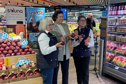 (l-r) Ann Lyster, Jackie Jarvis and Jenny Mercer at the Soluna Apple Juice launch