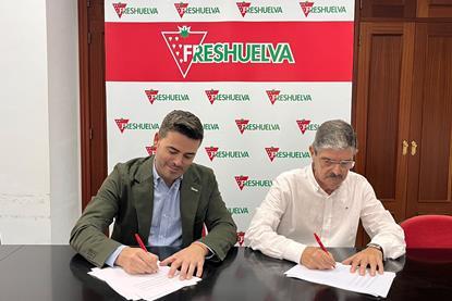 Freshuelva president José Antonio Martín, left, with Fernando González, president of Huelva Riega