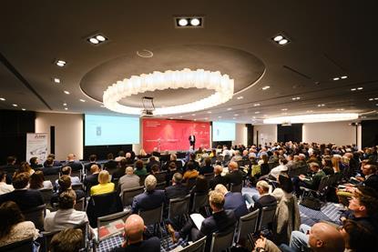 Auditorium--Deutscher-Verpackungskongress-2025---Foto-Andre-Wagenzik
