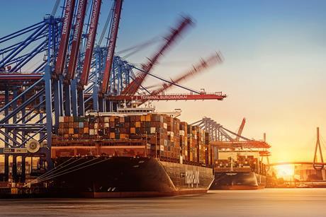 Schiff Afif im Hamburger Hafen