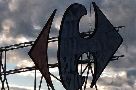 Carrefour sign clouds