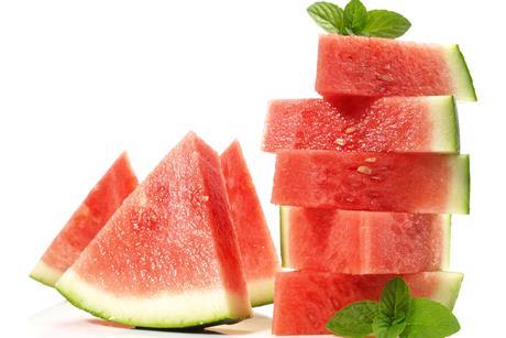 Wassermelonen-Pyramide-ExQuisine_ AdobeStock_440429996