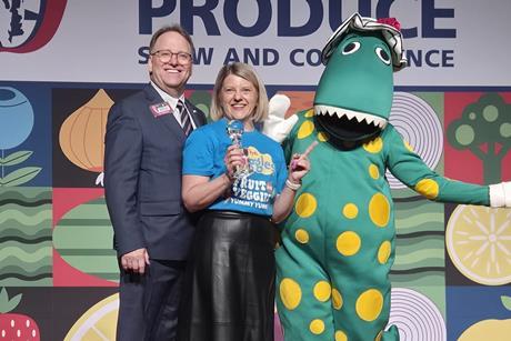 (l-r) Produce Business CEO and publisher Ken Whitacre, IFPA managing director A-NZ Belinda Wilson and Dorothy the Dinosaur from The Wiggles