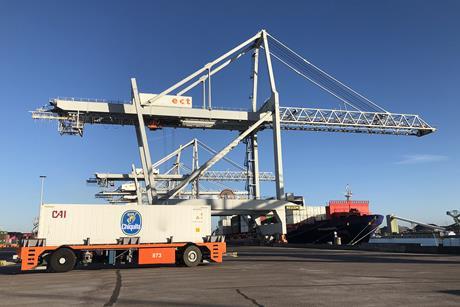Fahrerloser Containerkran Hafen Rotterdam