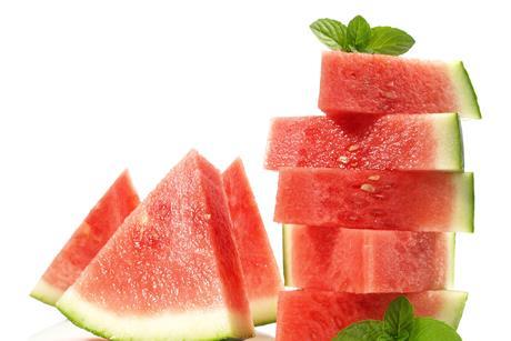 Wassermelone geschnitten und als Pyramide ausgelegt