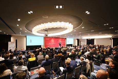 Auditorium--Deutscher-Verpackungskongress-2025---Foto-Andre-Wagenzik