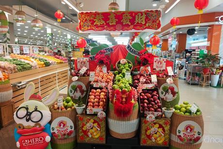 Washington Apples LNY display in and Indonesian supermarket in 2023