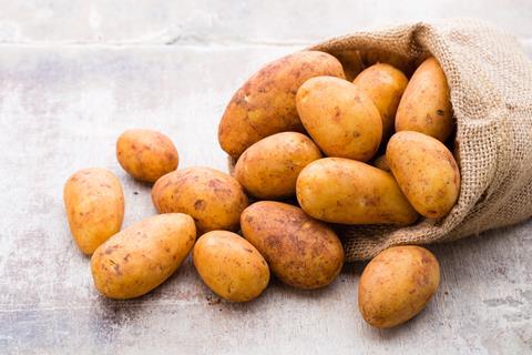 Herausfallende Kartoffeln im Sack