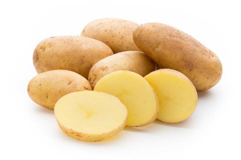 Ganze und aufgeschnittene Kartoffeln