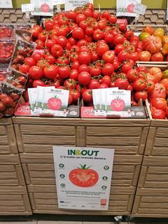 IT InAndOut tomato display