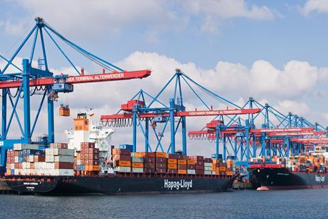 Hapag-Lloyd-Schiffe am Containerterminal Altenwerder