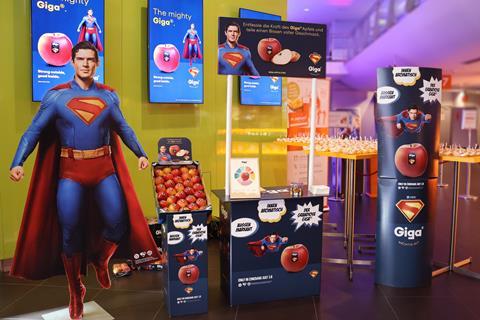 Giga Superman Premiere_1