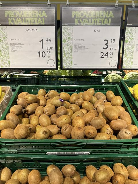 HR Italian kiwifruit on sale in Croatia