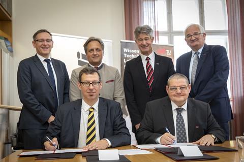 TU Graz und Mondi begründen strategische Partnerschaft