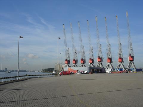 Hafen Rotterdam schafft Notfallparkplätze für „No Deal“-Brexit