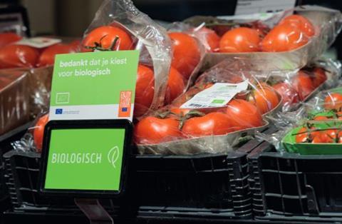 Eine Studie hat ergeben, dass der Verkauf von Bio-Gemüseprodukten im Durchschnitt um 21 % ansteigt, wenn die Konsumenten in den Geschäften Nudges, also kleine psychologische Anstöße zur Verhaltensänderung, ausgesetzt werden.