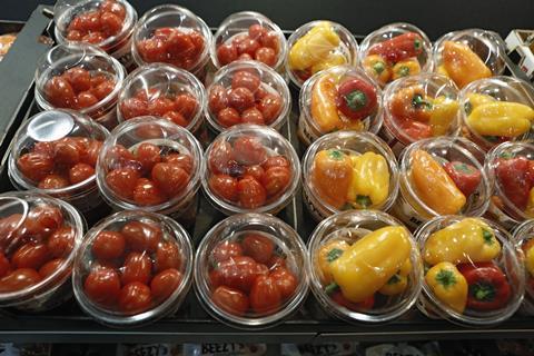 Der Plastikanteil bei Obst- und Gemüseverpackungen ist unverändert hoch. (Foto: Stefan Zeitz)