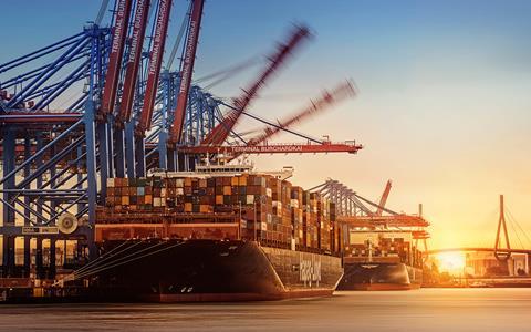 Schiff Afif im Hamburger Hafen