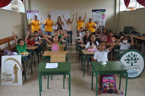 SanLucar supports school children in Puebloviejo where its banana farm is located