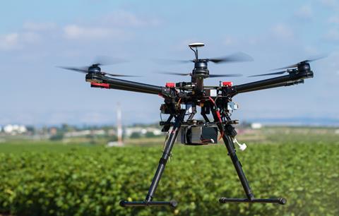 Ein paar viele Nummern kleiner sollen Drohnen zukünftig in Gewächshäusern auf Insektenjagd gehen. Foto: rustneversleeps/fotolia