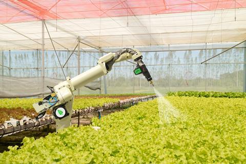 Automated robotic spraying glasshouse