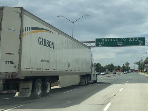 Lorry border US Canada