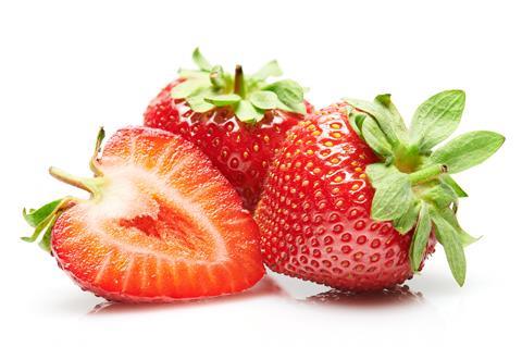 Erdbeeren aufgeschnitten und ganze Frucht-SAENCO OLEG-AdobeStock_516292059