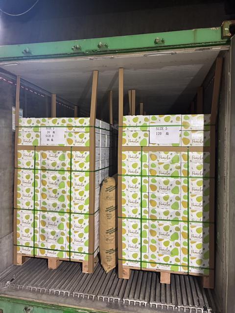 The first shipment of Taiwanese pomelo bound for Malaysia