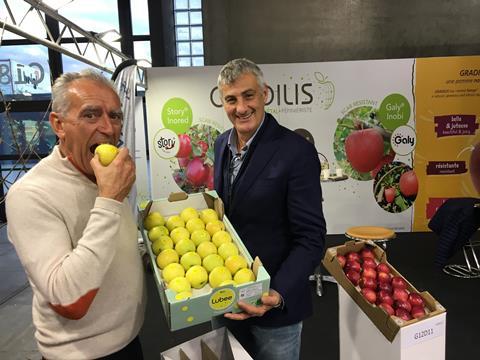 Findet den gelben Lubee® zum Reinbeißen: Innatis-CEO Marc Rauffet (l.) mit Gradilis-CEO Olivier Grard auf der Interpoma