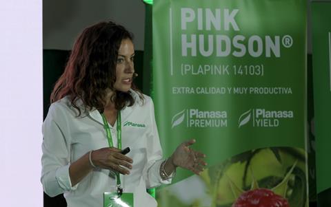 Elisa Pérez speaking at Planasa's Genetics Forum
