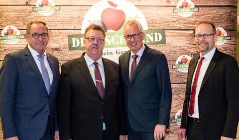 v.l. Franz-Josef Holzenkamp (Präsident Deutscher Raiffeisenverband e.V., DRV), Hans-Joachim Fuchtel (Parlamentarischer Staatssekretär Bundesministerium für Ernährung und Landwirtschaft), Dr. Henning Ehlers (Hauptgeschäftsführer Deutscher Raiffeisenverband e.V., DRV), Dr. Christian Weseloh, Geschäftsführer Bundesvereinigung der Erzeugerorganisationen Obst und Gemüse e.V., BVEO)