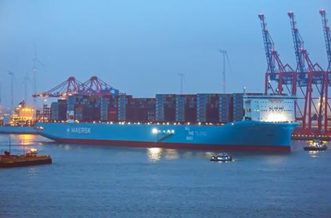 Maersk-Containerschiff im Hamburger Hafen