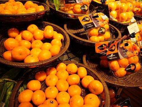 ClemenGold mandarins on sale in China