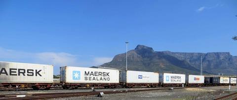 2_Train-in-Cape-Town-Port-1.jpg