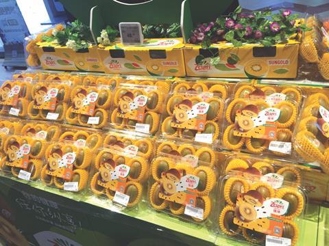 CREDIT Zespri TAGS Kiwifruit SunGold gold retail China supermarket Gsuper display instore