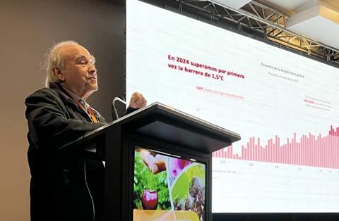 Professor Fernando Santibáñez, speaking at the First International Fruit Meeting in La Araucanía