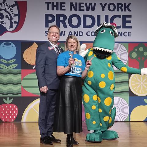 (l-r) Produce Business CEO and publisher Ken Whitacre, IFPA managing director A-NZ Belinda Wilson and Dorothy the Dinosaur from The Wiggles