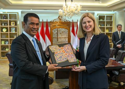 (l-r) Indonesian Minister of Agriculture Andi Amran Sulaiman Australian Minister for Agriculture Fisheries and Forestry Julie Collins