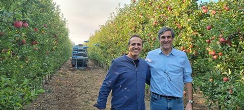 (l-r) Tevel CEO and founder Yaniv Maor and general manager of Unifrutti Group in Chile German Illanes