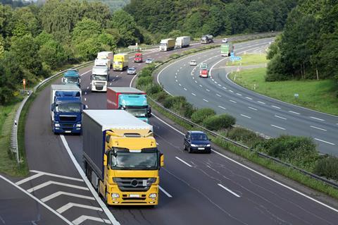 Lkws auf der Autobahn